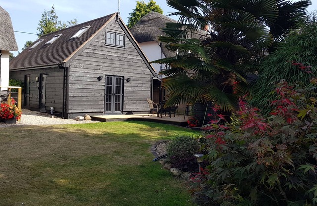 Riverside Pied a Terre, in Town, Two Acre Garden