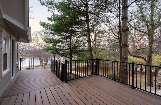 Riverside Retreat! 3 minutes to campus!