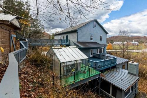 Riverside Retreat and Karaoke Oasis