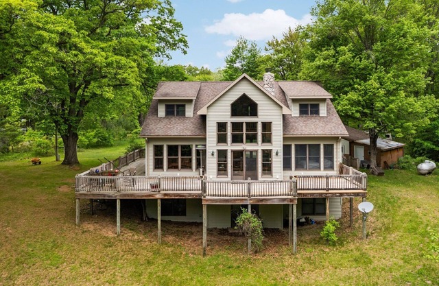 Riverside Retreat - Cozy 3BR Cabin-Style Home w/Wraparound Deck near Lake City