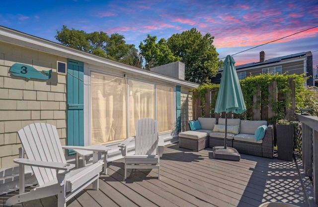 Riverside Retreat | Outdoor Shower | Deck