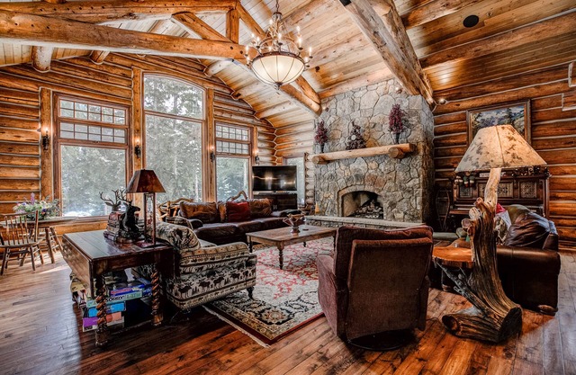 Rivertree Lodge Home: Riverfront Serenity, All The Amenities