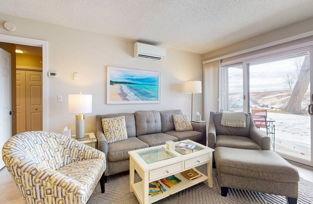 Riverview condo near the lake with beach access, fireplace, patio & cable