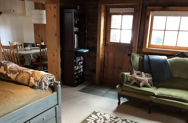 RIVERWOLF: CLEANEST LOG CABIN On Bike Path!!