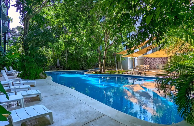 Riviera Home - New 2BR Condo w. big Pool & Jacuzzi