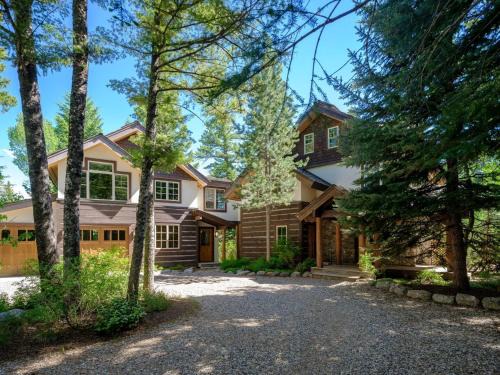 RMR: Cottagewood House in Teton Village