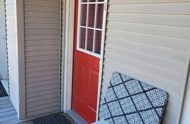 Roberts ave. Immaculate Rental For Nurses Apt B