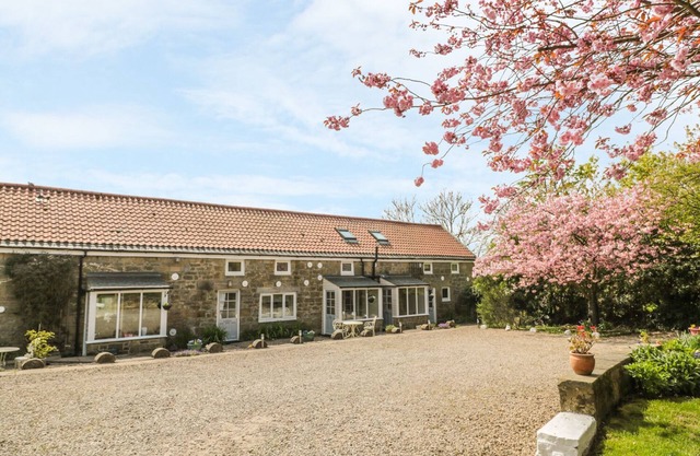 ROBIN COTTAGE, pet friendly, country holiday cottage in Morpeth