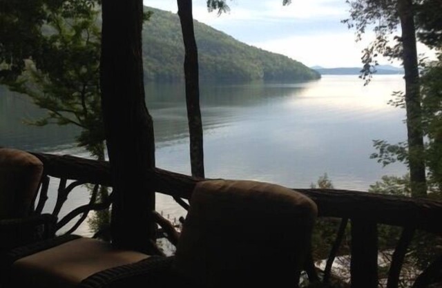 Robinson Lake Front Lodge on Lake Jocassee
