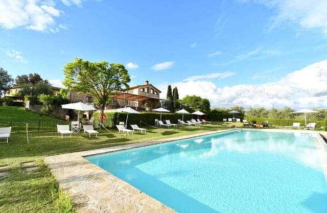 Rocche di Valiano, Papavero in Siena, pool use, AC