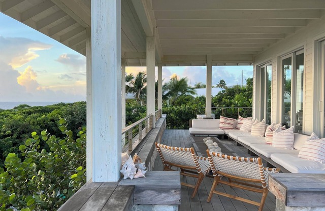 ROCK HILL: Modern Beach House with Spectacular Views & Resort Access
