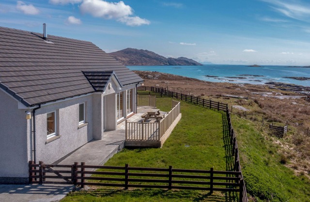 ROCKPOOL, pet friendly in Daliburgh, Isle Of South Uist