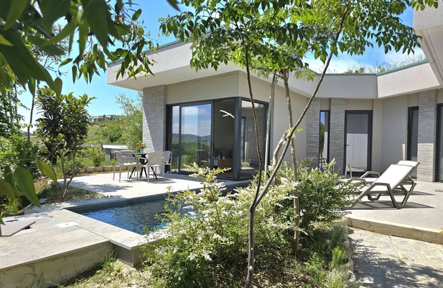 Rodon Private Pool Villa 277