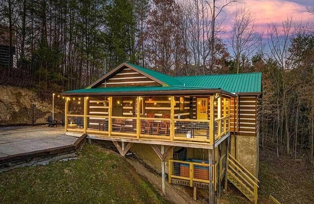 Romantic 2 Bedroom Cabin In The Tennessee Smokies With Hot Tub | Fire Pit | Game Room | Gas Grill