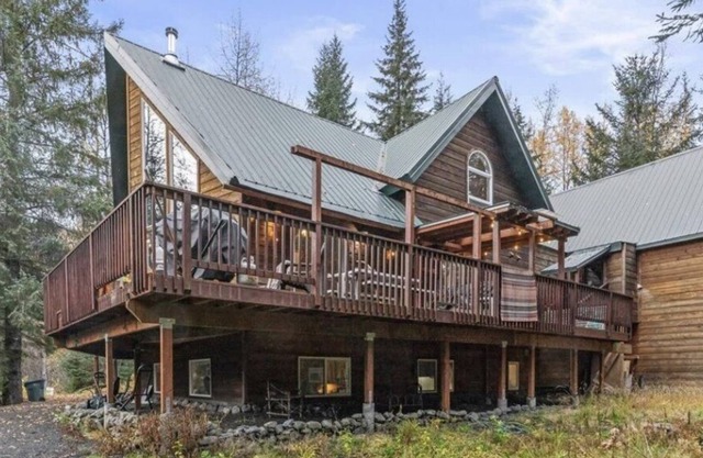 Romantic Alaskan Chalet w/Hot Tub