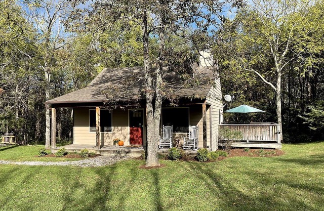 Romantic Cabin with Jacuzzi Perfect for Two in Virginia