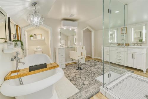 Romantic Getaway Hideout | Soak, Sip, and Relax