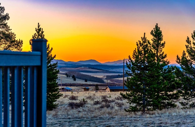 Romantic Getaway~Pikes Peak~Deck~35 min to Breck