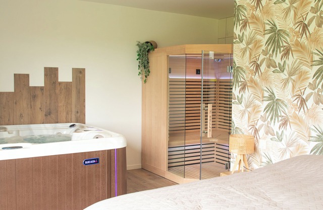 Romantic gîte with private spa and sauna in the heart of nature, absolute calm.