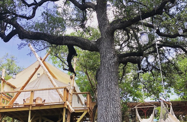Romantic Lakefront Escape: Massage, Yoga, Winery, Kayaks, SUPs, Krause Springs!