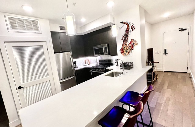 Romantic Luxury Condo w/Washer & Dryer