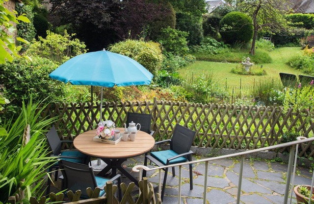 Romantic retreat in Ducey with enclosed garden