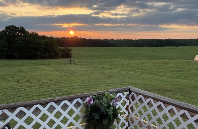 Romantic retreat located on the beautiful Sunset Hills Ranch