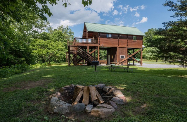 Romantic River Front cabin,Close to Luray