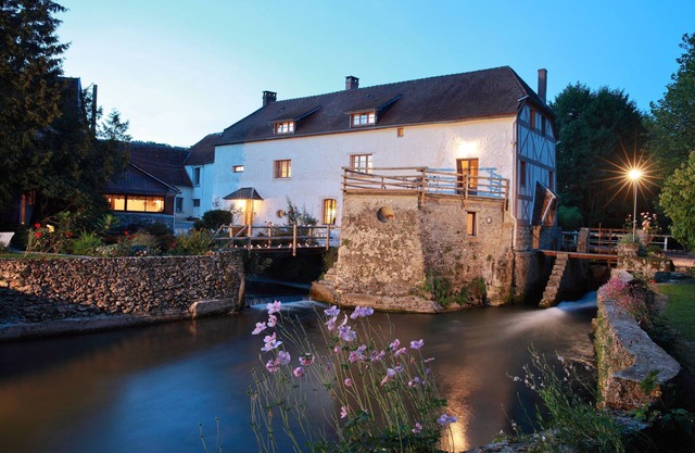 Romantic suite with private jacuzzi 1 hour from Paris