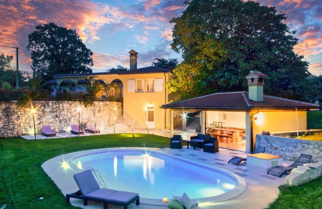 Romantic Villa Green Sky with Pool and Garden