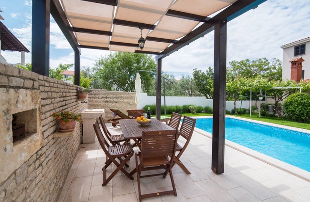 Romantisch und modern, mit Pool, ideal für Paaren!