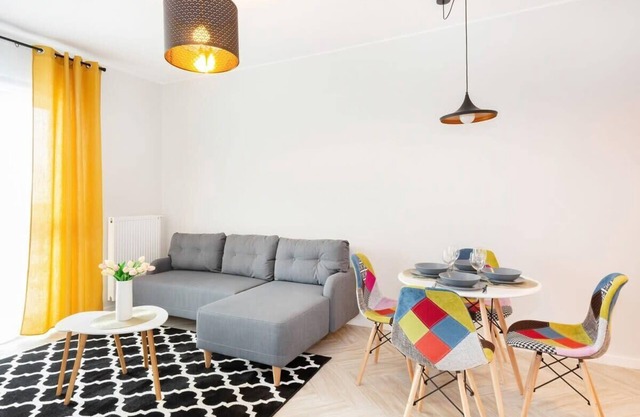 Rondo Wiatraczna Bright Apartment | Parking | Bath