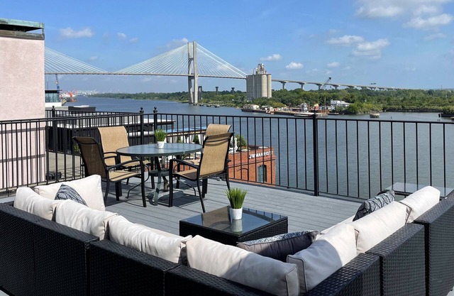 Roof Top Deck With Views of the Savannah River!