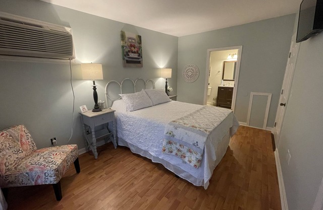 Room 2 - The Inn at Dirickson Creek