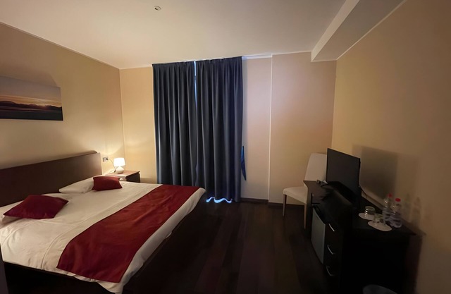 Room '3' with Lake View, Wi-Fi and Air Conditioning