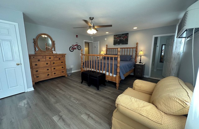 Room 5 - The Inn at Dirickson Creek - King bed, Two twins, Perfect for Families