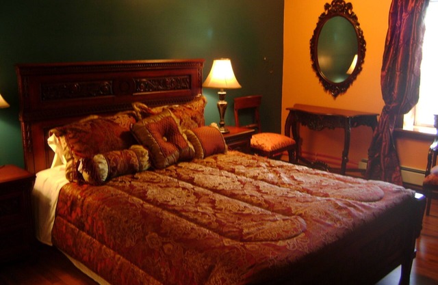 Room #6 We are only 30 min. away from "BASEBALL HALL OF FAME" in Coopers Town .