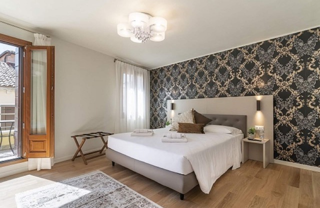 Room 8 - Grifoni Boutique Hotel