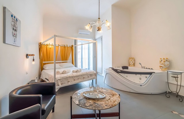 Room 'Al 214 - Suite' with Balcony, Wi-Fi and Air Conditioning