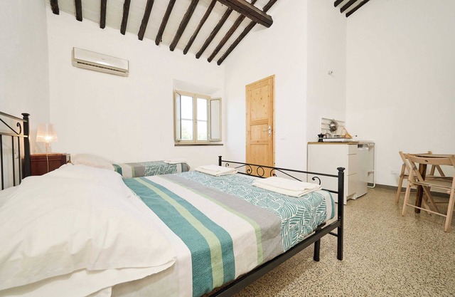 Room 'Camera 2 - Del Ponti' with Shared Garden, Wi-Fi and Air Conditioning