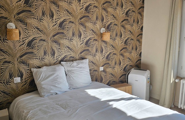 Room 'Chambre 7' with Shared Terrace, Wi-Fi and Air Conditioning