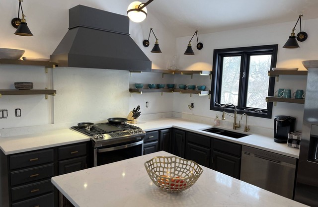 Room for 10 adults and only 5 minites to downtown Lake Geneva.