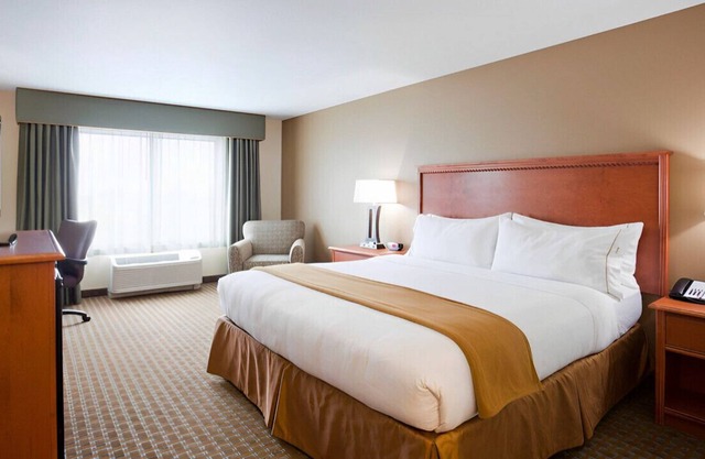 Room for a Romantic Escape! Free Breakfast