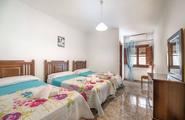 Room 'Habitación 2' with Shared Terrace, Wi-Fi and Air Conditioning