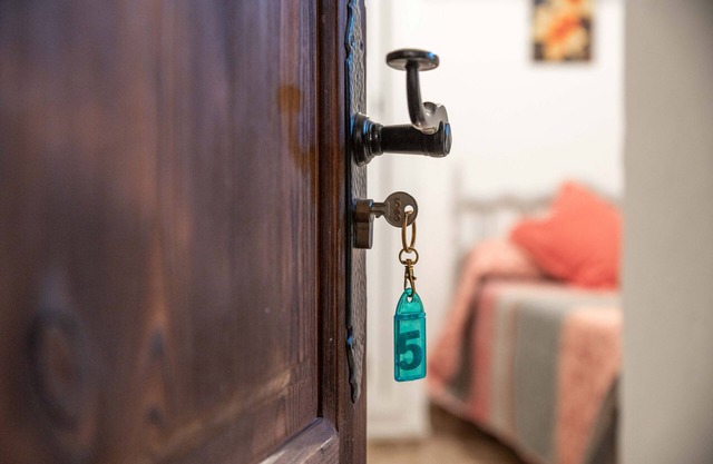 Room 'Habitación 5' with Shared Terrace, Wi-Fi and Air Conditioning