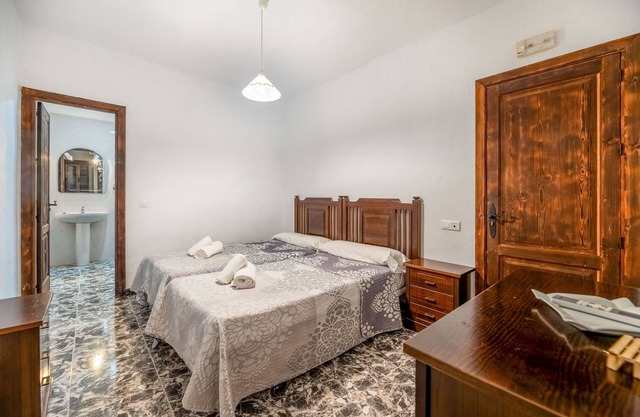 Room 'Habitación 6' with Shared Terrace, Wi-Fi and Air Conditioning