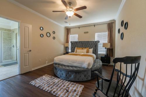 Room in blessed Home with sofa bed and private bath