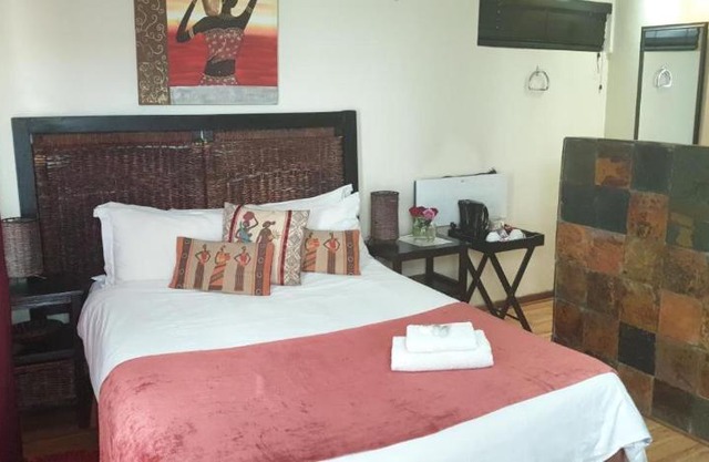 Room in Guest room - Brooklyn Guesthouses - Budget Double Room