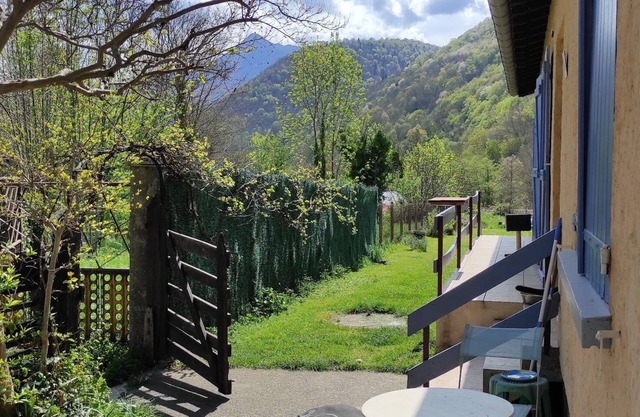 Room in quiet villa with mountain view