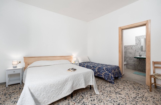 Room 'T-S' with Mountain View, Shared Pool and Terrace